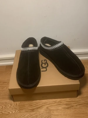 UGG Tasman - Perfekt till dig vill hålla dina fötter varma eller som vill köpa billig julklapp 🎅🎄