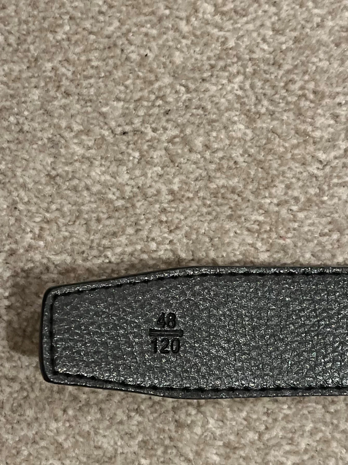 Vit och svart skinnbälte med H-spänne - 2