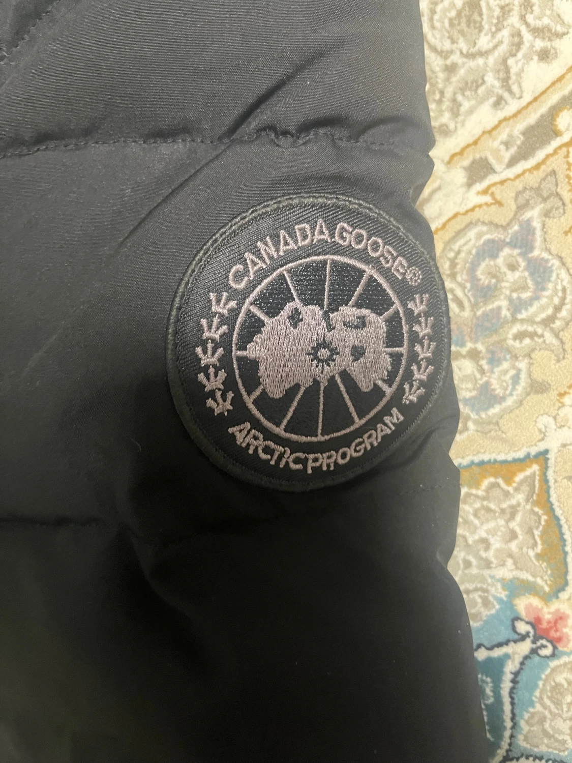 Svart pufferjacka från Canada Goose - 2