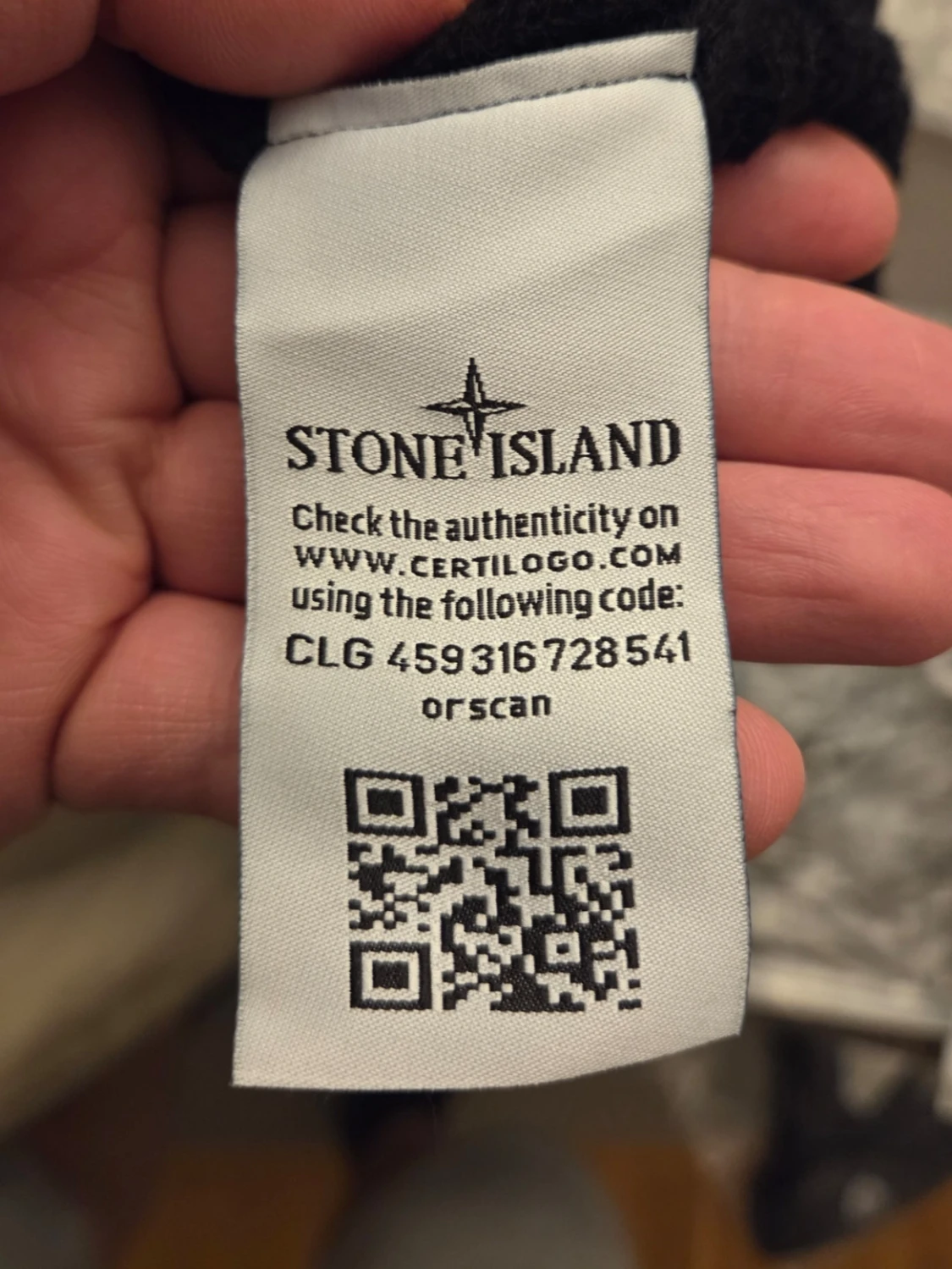 Svart ribbad mössa från Stone Island - 2