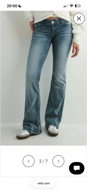 Bootcut jeans i ljusblå denim - Jättefint skick, använt 4-5 gånger då jag är osäker på om jag vill ha kvar de💕💕