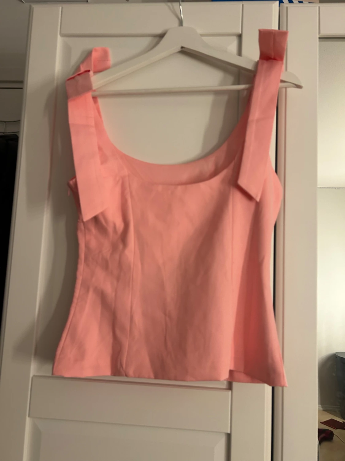 Rosa linnetopp med breda axelband  - 1