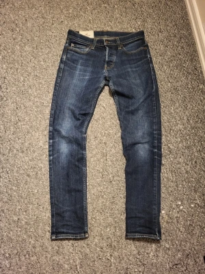 Hollister  - Säljer dessa feta vintage hollister jeansen men en sjuk fade! De sitter slim på en. Pris går att diskuteras!✌️