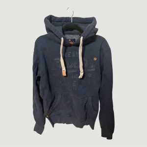 Superdry Hoodie - Fet och unik Superdry hoodie i storlek S! Knappt använd endast testad. Skriv vid minsta lilla fundering