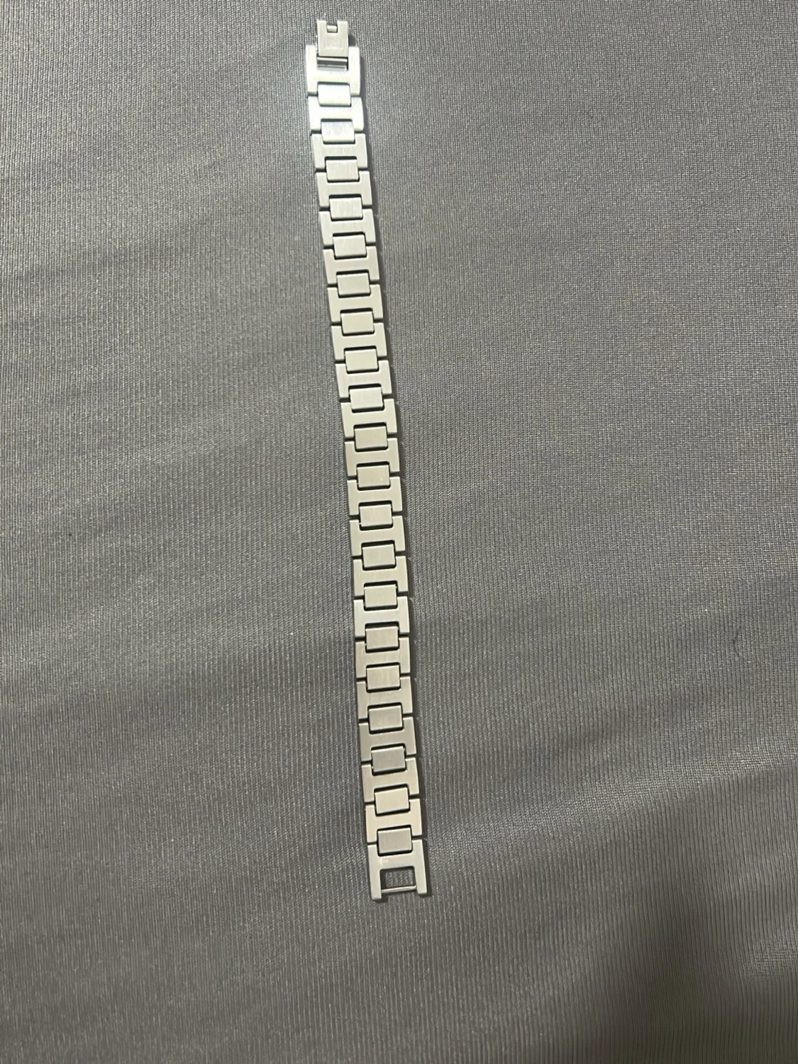 Silverfärgad armbandslänk från Lacoste - 1