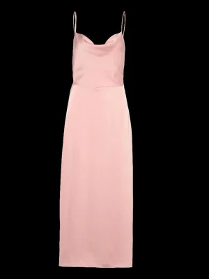 Ljusrosa långklänning med smala axelband - Endast använd 1 gång. Säljer en elegant ljusrosa långklänning med smala axelband och draperad urringning. Klänningen har en stilren, figurnära passform och är tillverkad i ett glansigt satinliknande material. Perfekt för dig som vill ha en enkel men snygg look med lite extra lyxig känsla.