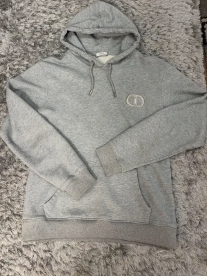 Hoodie - Fraktas inom 24 h. M men passar även S 