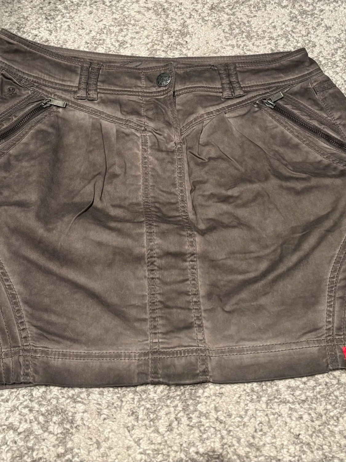 Brun kortkjol från Esprit