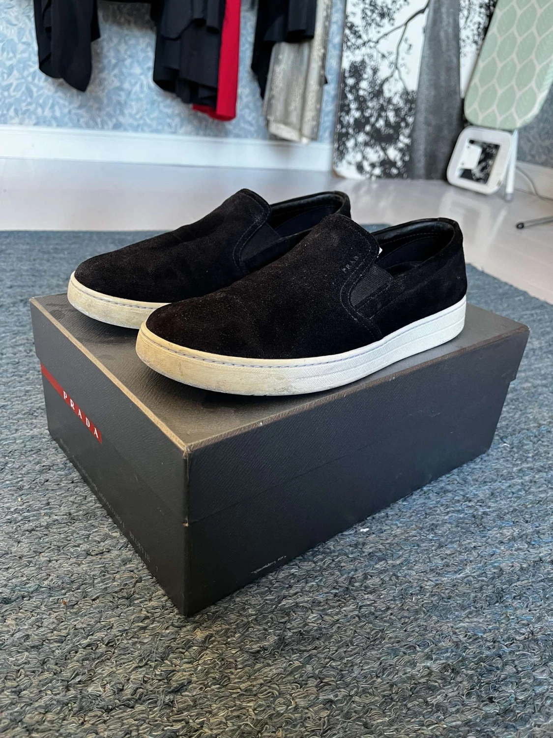 Svarta slip-on sneakers från Prada