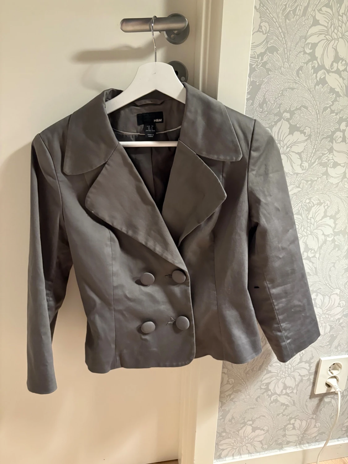 Grå kavajjacka från H&M, strl 36