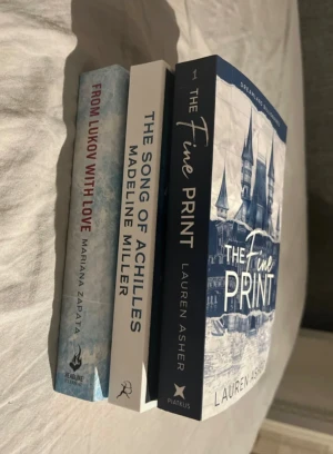 From Lukov With Love, The Fine Print and The song of Achilles - Alla 3 böcker, olästa och i nytt skick