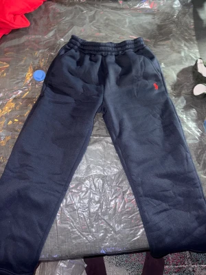 Polo Ralph Lauren - Ralph lauren mjukis baggy byxor ( helt nya ) passade inte mig så bra så som jag ville