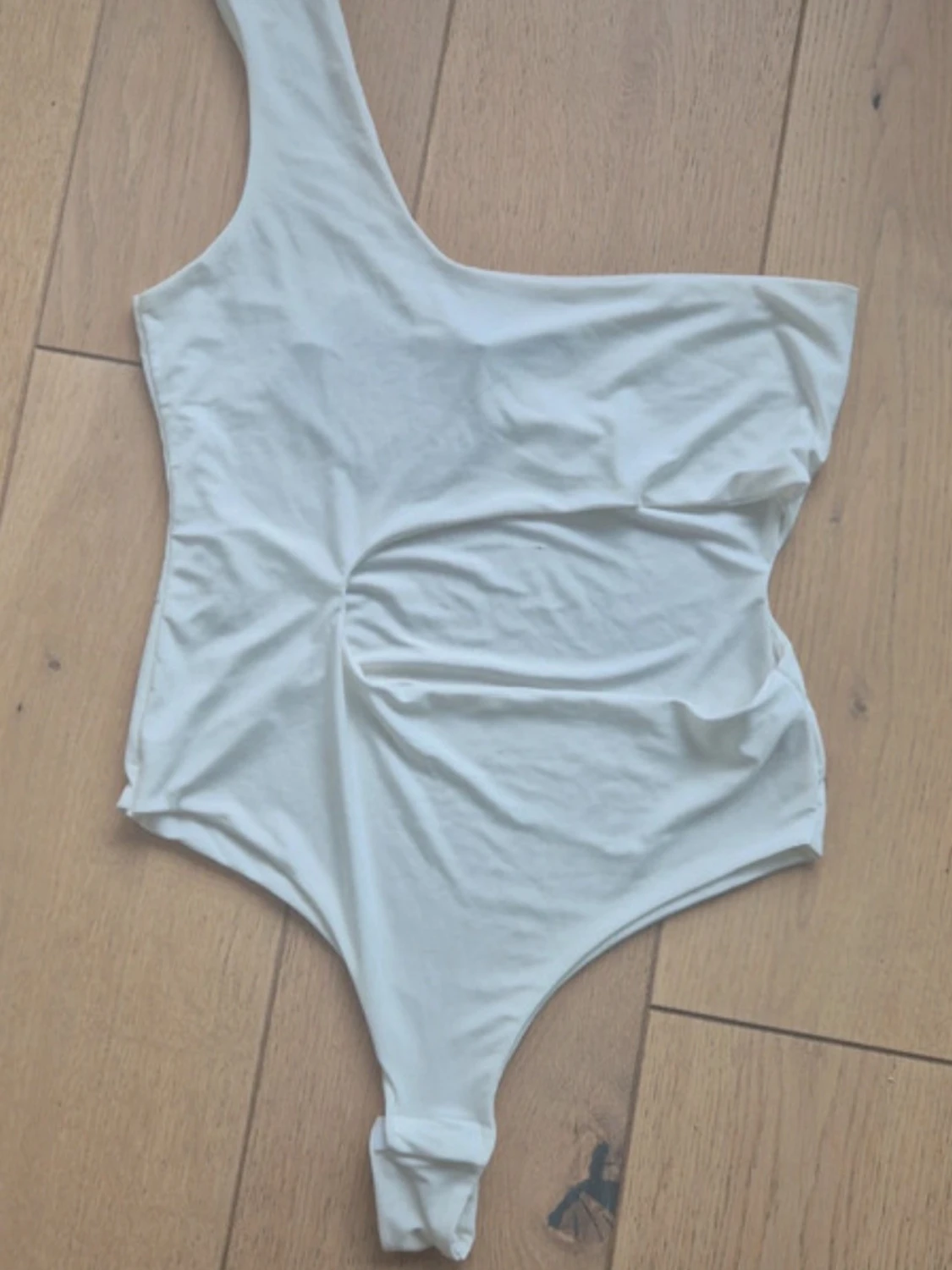 Vit asymmetrisk body