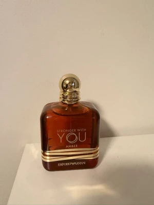 Stronger With You Amber parfym 100 ml - Fick det som present men tycker inte om den! 5 sprays  Ny pris 1499kr