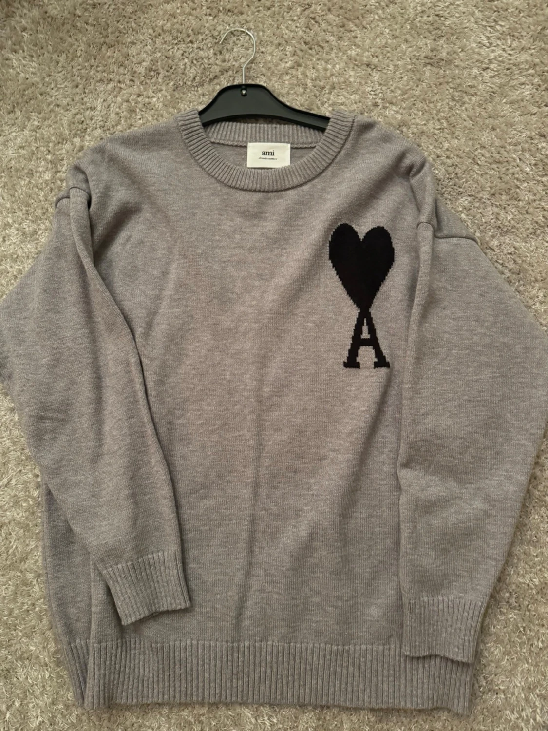 Grå stickad tröja från Ami Paris
