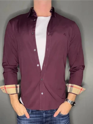 Burberry skjorta - Storlek: M || Skick: Mycket bra || Nypris: Ca 5000kr || Följ för liknande produkter 🍾