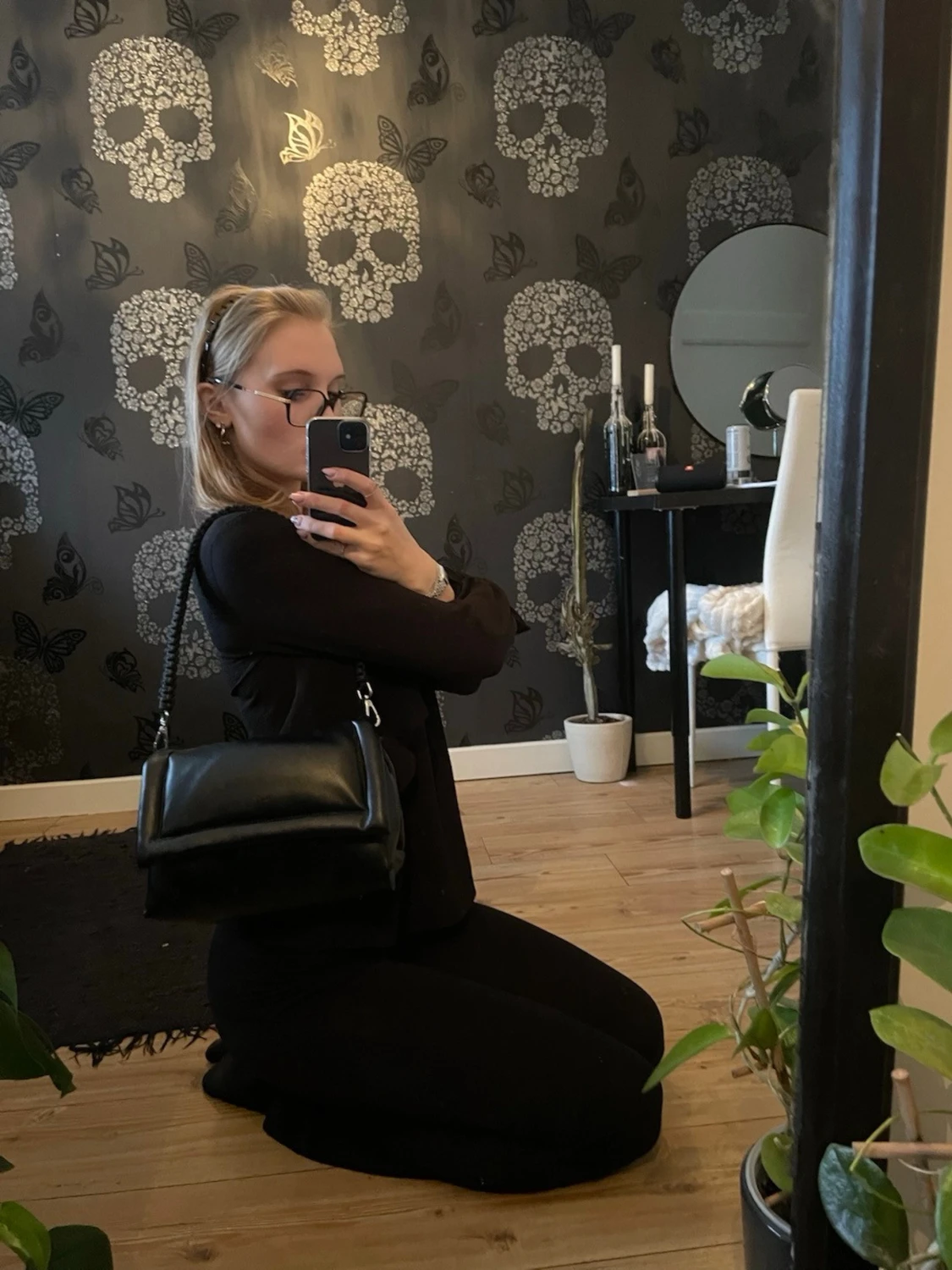 Svart axelväska från C.W.L.