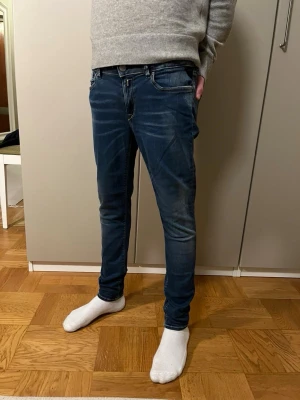 Blå reaplay jeans - Blå reaplay jeans i mycket bra skick.                           Storlek W29.                                                                    Nypris=1400     Vårt pris=349