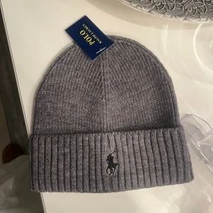 Snygg polo mössa  - Ny o oanvänd 