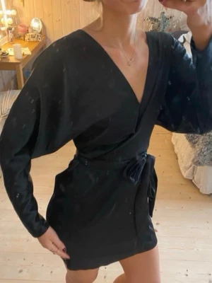 Klänning med knytning - SÅ snygg