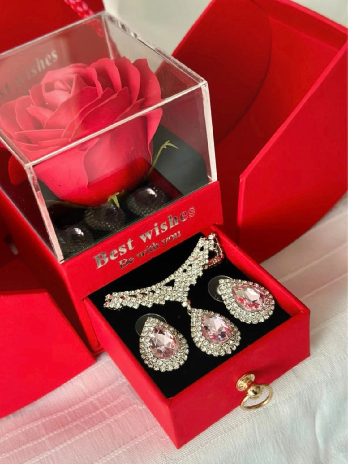 Ny set halsband och örhängen 