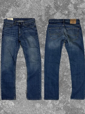 Jeans  - Tja säljer dessa stilrena jeans! Mått: A:40 B:76 C:22 D:19 E:18 (cm)  Skriv vid fundering 😇✌️