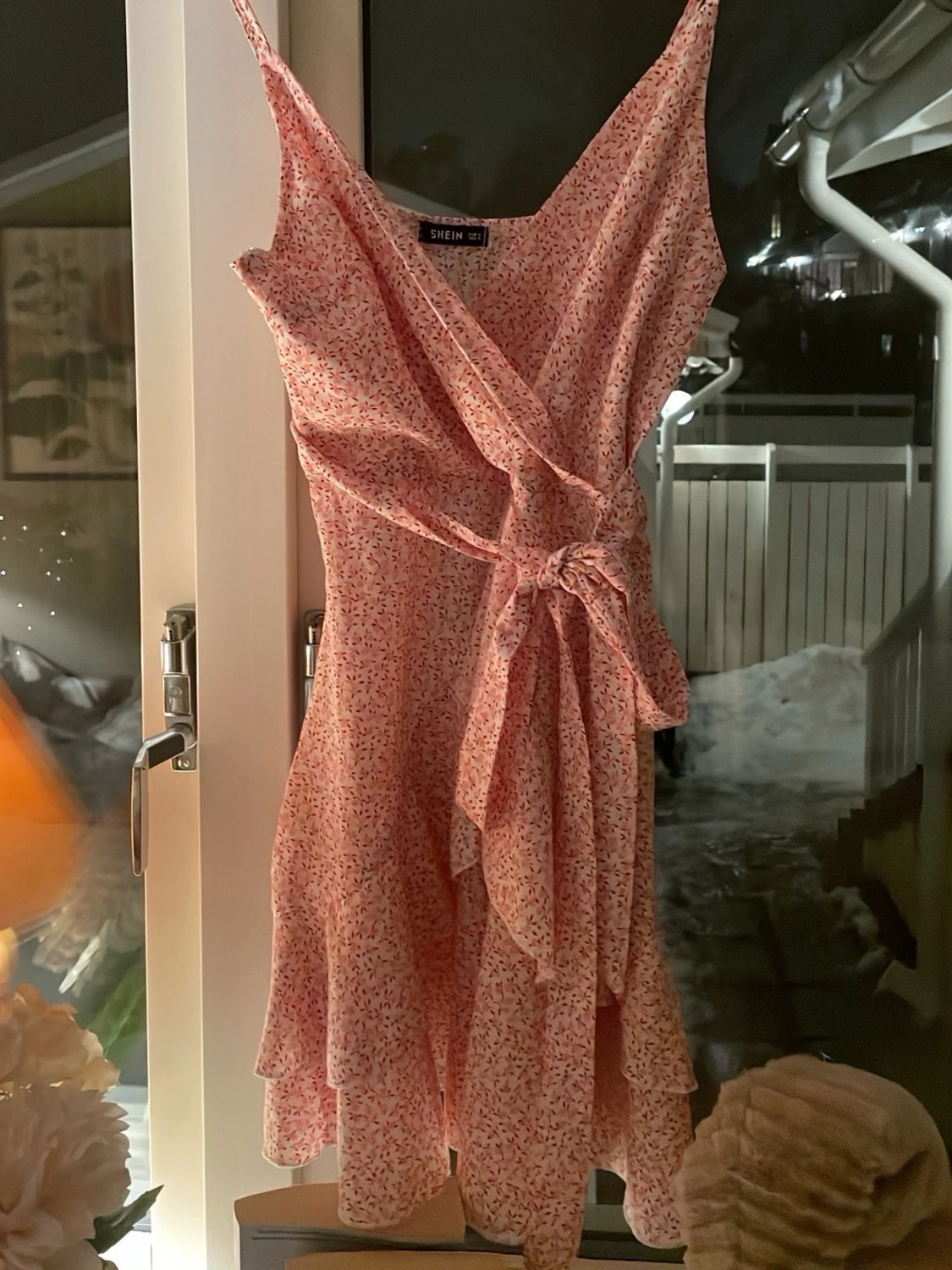 Rosa omlottklänning