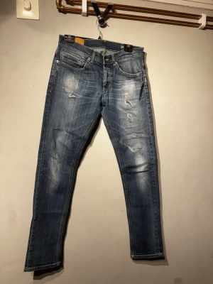 Dondup jeans - Dondup jeans storlek 31 . Okej skick en fläck på knät. 