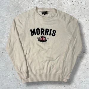 Morris tröja - Säljer denna vita stickade tröjan från Morris | storlek M men passar dessutom S | skick: 9/10 | Hör av er vid frågor, pris kan diskuteras vid snabb affär 🙌 