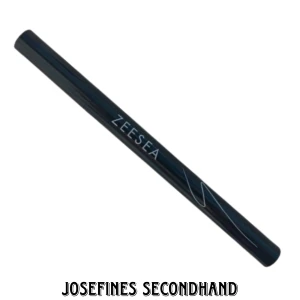 Oanvänd Kbeauty eyeliner - Felt-tip kbeauty eyeliner från Zeesea. Helt ny och oöppnad. Ordinarie pris cirka 250 kr. Skickar med brev, drakt 15 kr. Fri frakt vid köp av 3 eller fler smink prylar/accesoarer