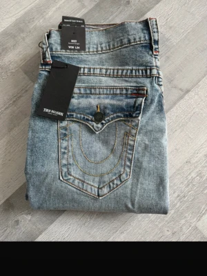 True religion jeans - true religion jeans i storlek W30 L34 säljes då dom ej kommer till användning alla tags finns i fickorna. nyskick
