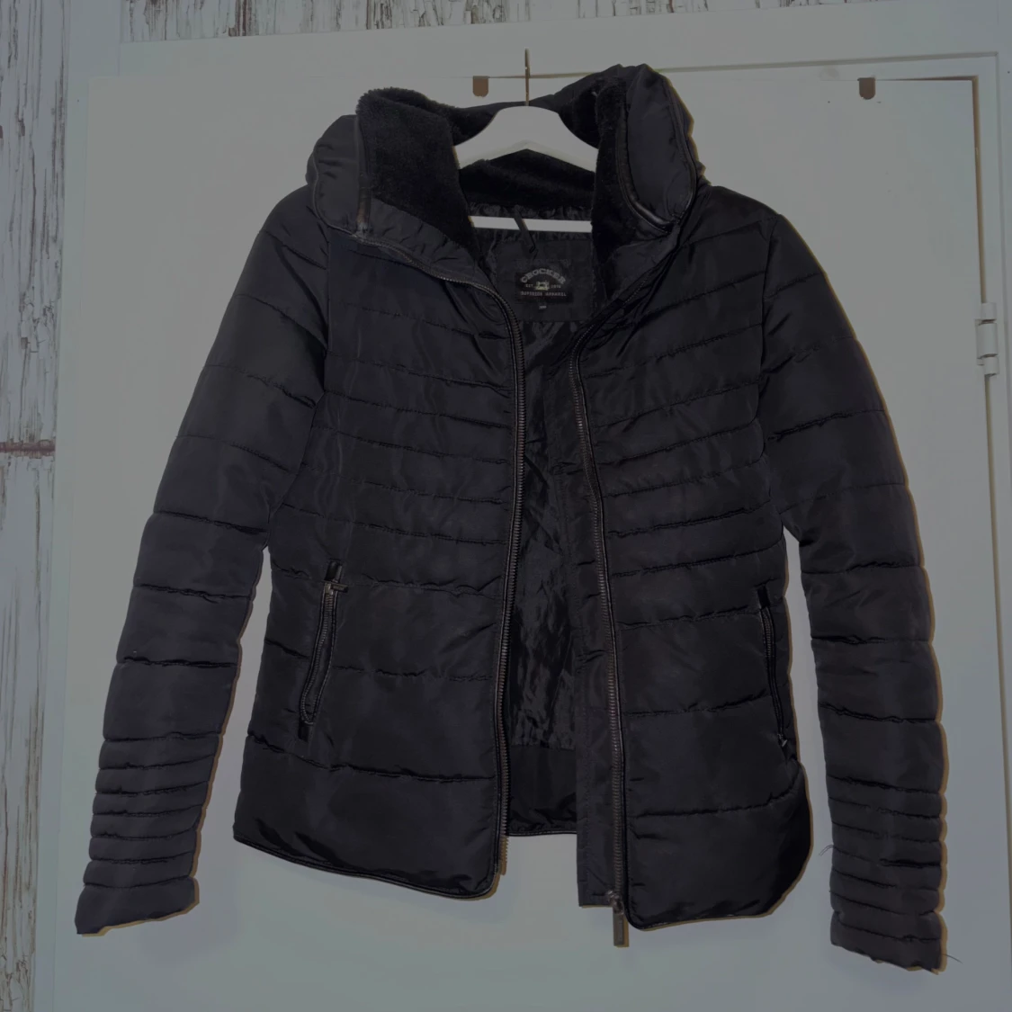 Svart pufferjacka med dragkedja - 1