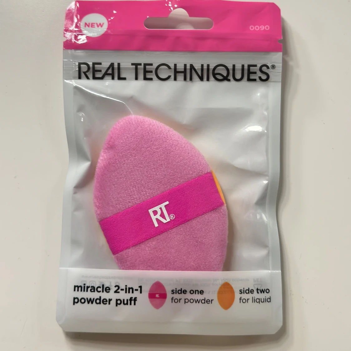 Real Techniques 2-i-1 powder puff