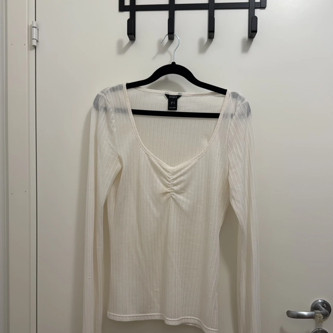 Vit ribbad långärmad topp Lindex