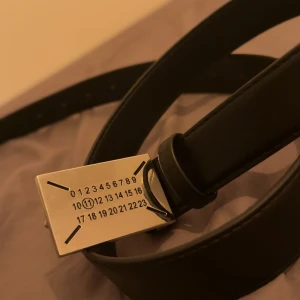 Maiso margiela bälte  - Great condition.                                                       Never used.                                                                SAME DAY SHIPPING!!!                                            Feel free to ask if you have any questions