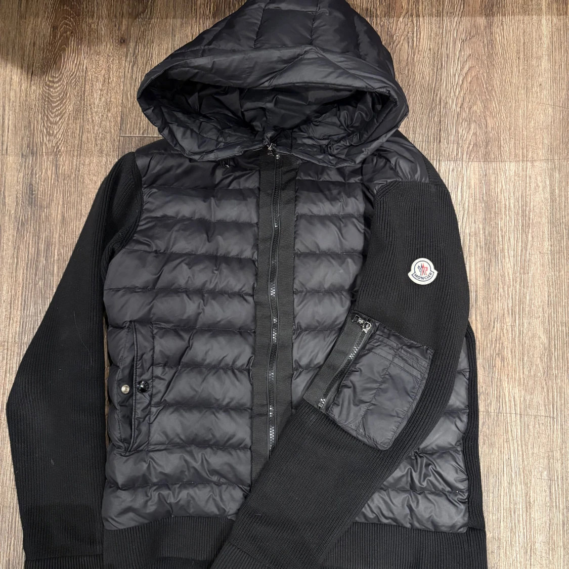 Svart Moncler pufferjacka