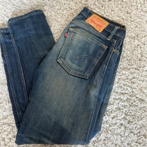 Levi’s 510 - Ett par snygga Levi’s 510 i fint skick. Strl 30,30. Hör av dig vid ev frågor ⭐️