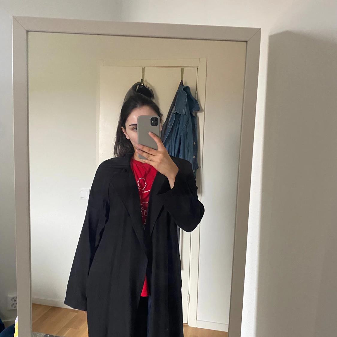 Svart trenchcoat från Bik Bok XS