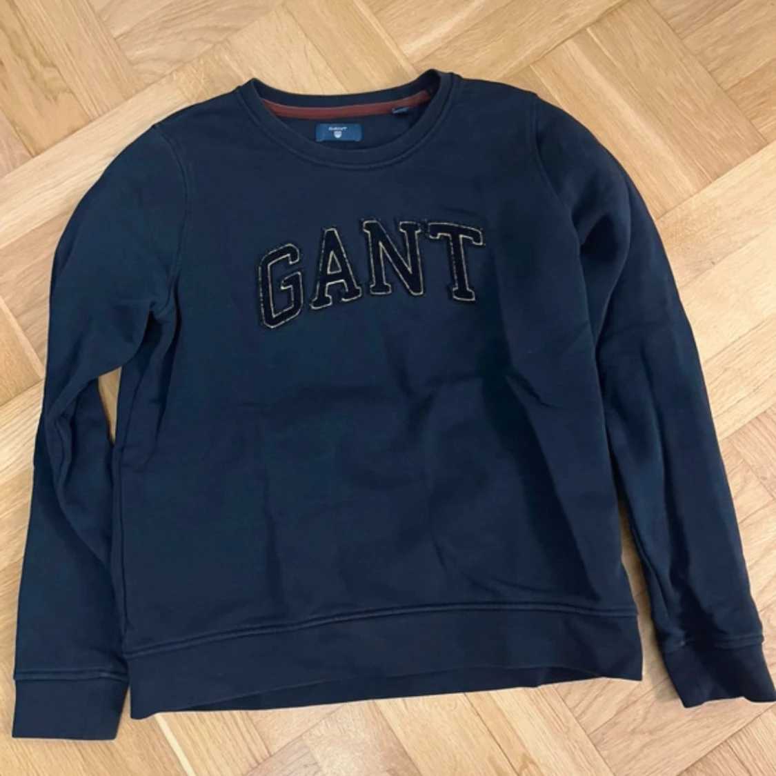 Mörkblå sweatshirt från GANT