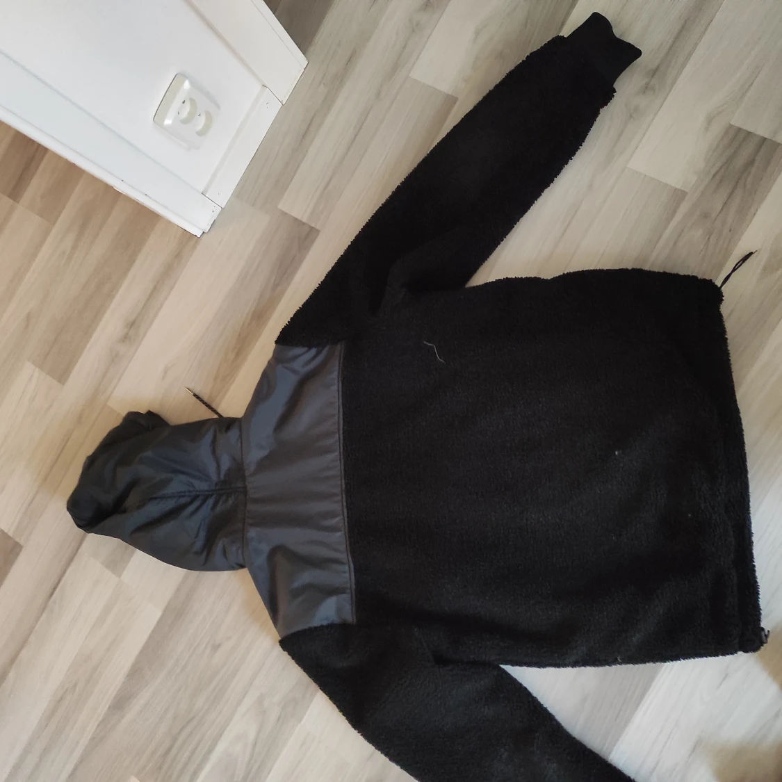 Svart teddyjacka med huva från Smalldook - 2