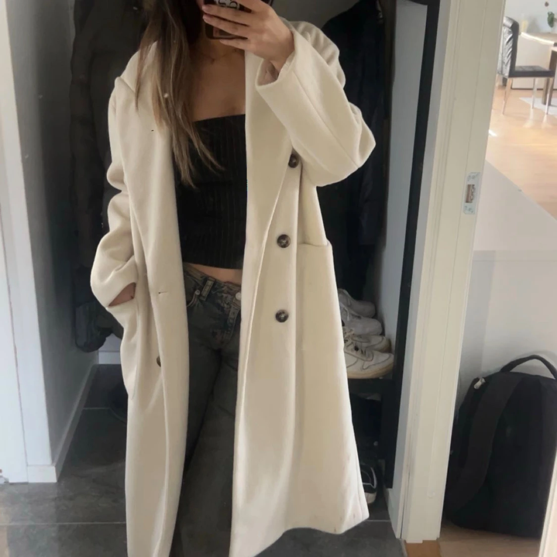 Vit lång kappa med knappar - 1
