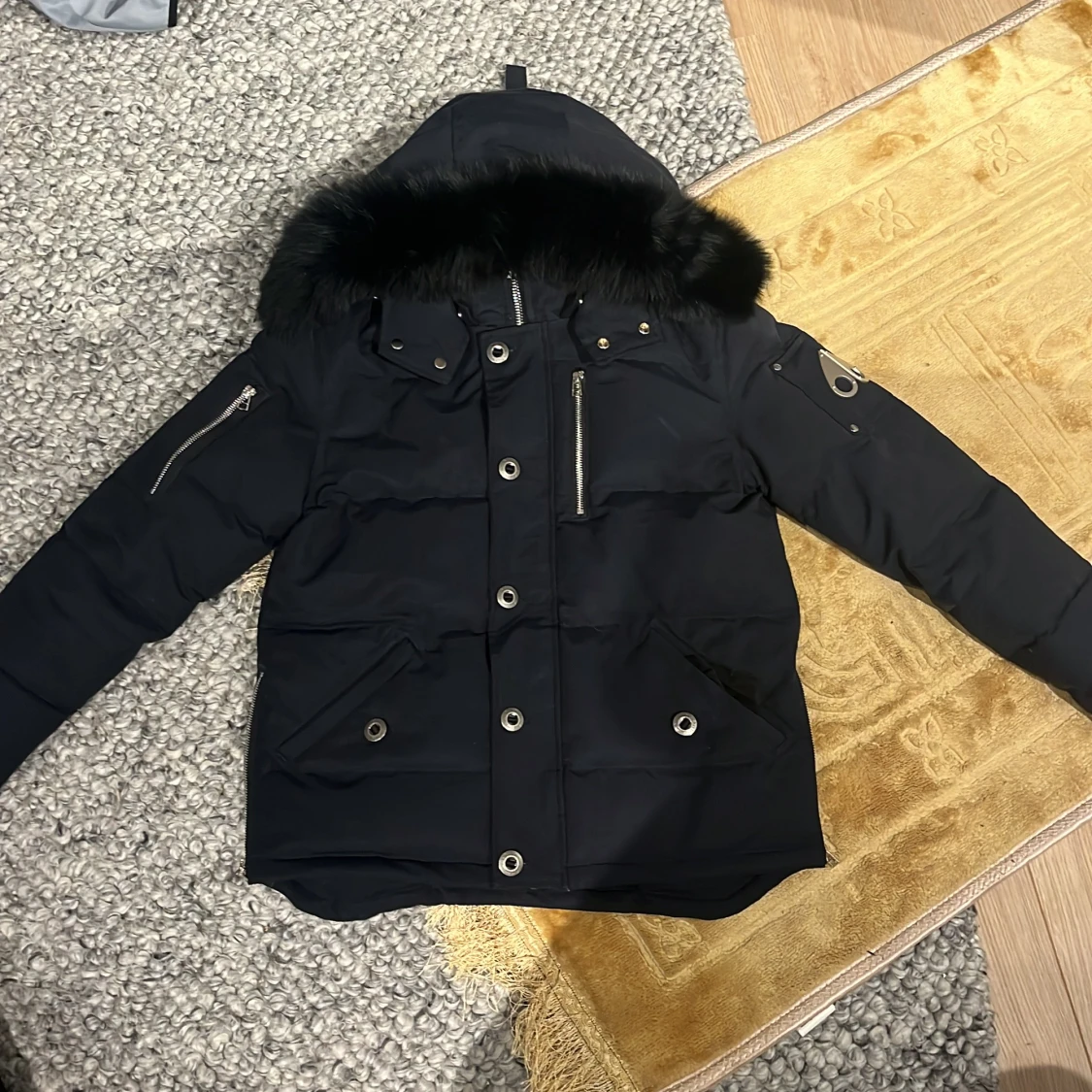 Blå dunjacka Moose Knuckles med päls