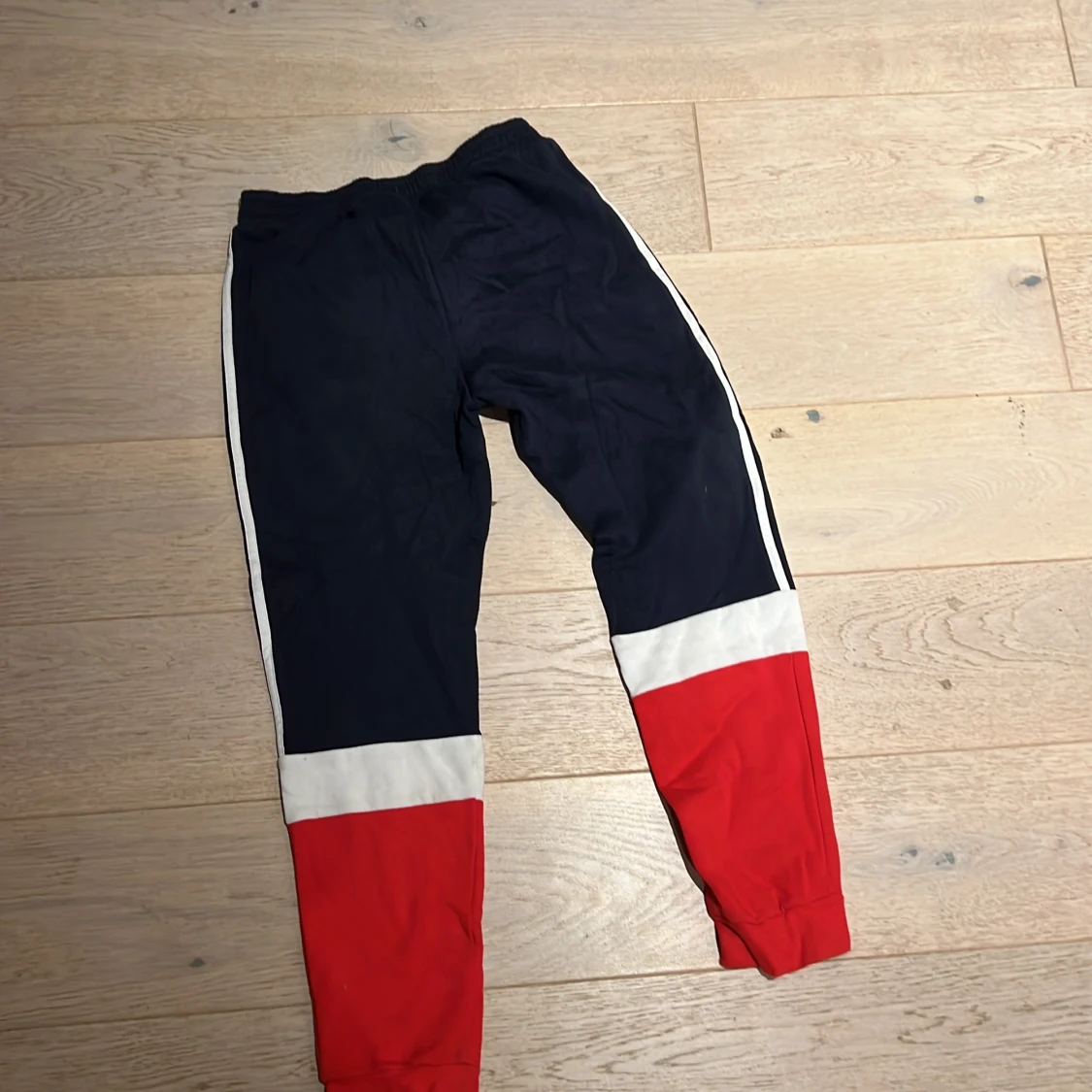 Adidas träningsbyxor blå/röd/vit - 1