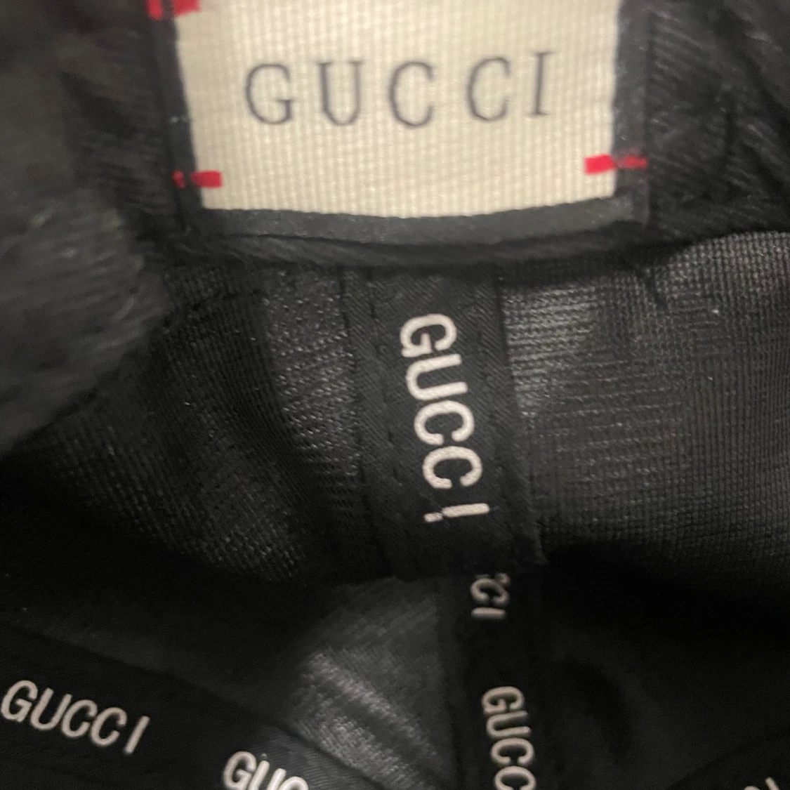  keps med GG-mönster