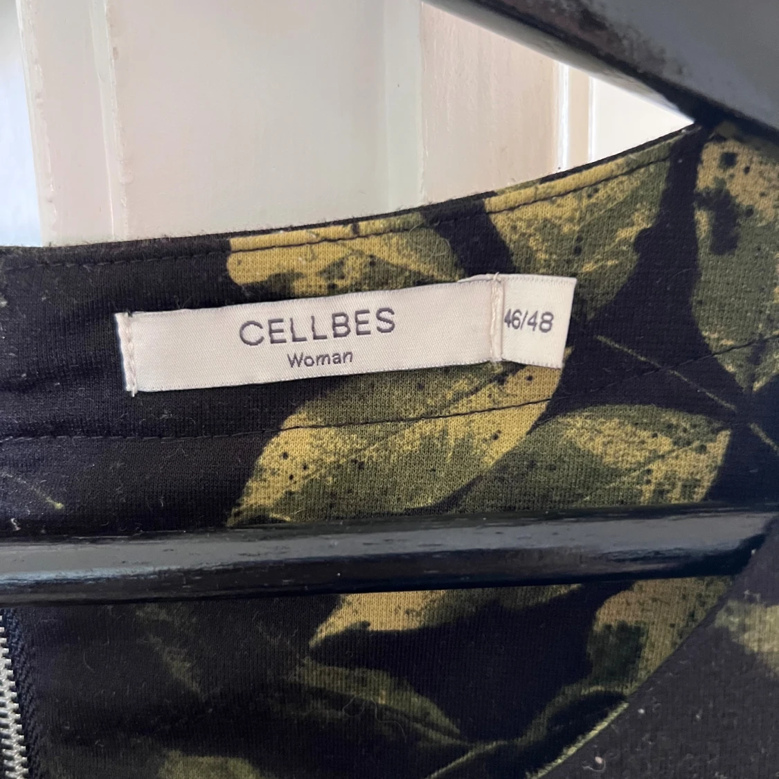 Svart lång tröja med grönt bladprint Cellbes - 1