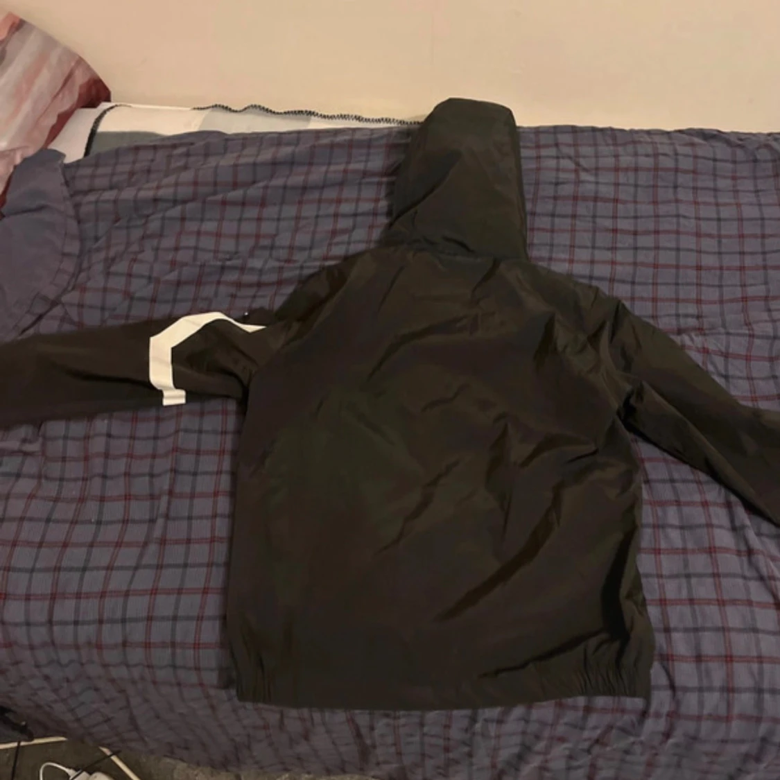 Svart Moncler vindjacka med huva - 2