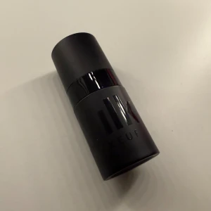 Milk Makeup mattifying setting spray  - Halva kvar 