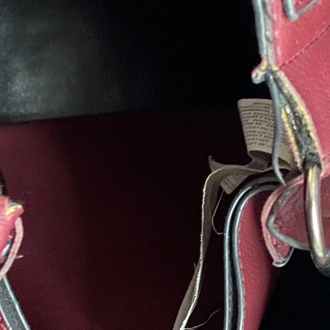 Vinröd axelväska med kedjedetaljer,Oanvänd  - 2