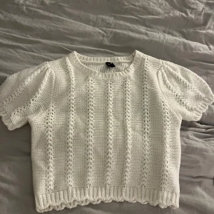 Virkad tröja - Säljer denna super fina ”virkade” tröja från hm. Har använt fåtal gånger. Fint skick