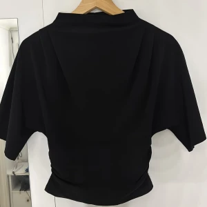Svart blus Gina Tricot XS - Säljer en svart blus från Gina Tricot i storlek XS. 
